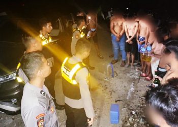 Samapta Polda Gorontalo Bubarkan Kerumunan Remaja Yang Pesta Miras di Pinggir Jalan.