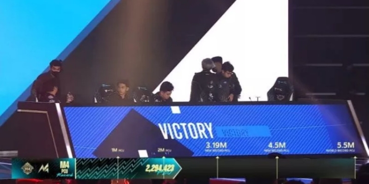 RRQ Hoshi menang 3-0 melawan Todak di M4 World Championship Mobile Legends, Minggu (8/1/2023). [Screenshot YouTube MPL ID]