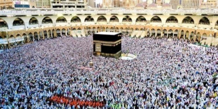 Ilustrasi tawaf [Pixabay/konefi]