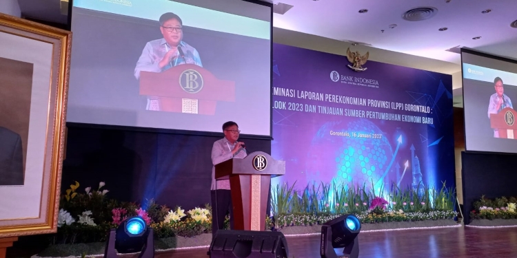 Kepala Perwakilan Bank Indonesia Provinsi Gorontalo, Ronny W. Purubaskoro, menyampaikan laporan perekonomian provinsi Gorontalo outlook 2023, Senin (16/1/2023). (hasan/gopos)