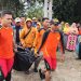 Tim SAR Gabungan mengevakuasi jasad korban yang terseret arus sungai Desa Padengo, Kecamatan Dengilo, Kabupaten Pohuwato, Senin (9/1/2023)