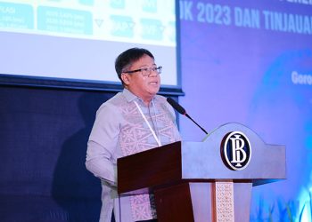 Kepala Perwakilan BI Gorontalo, Ronny Widijarto Purubaskoro saat menyampaikaan laporan perkembangan perekonomian Gorontalo Outlook 2023, Senin (17/1/2023). (dok. BI Gorontalo)