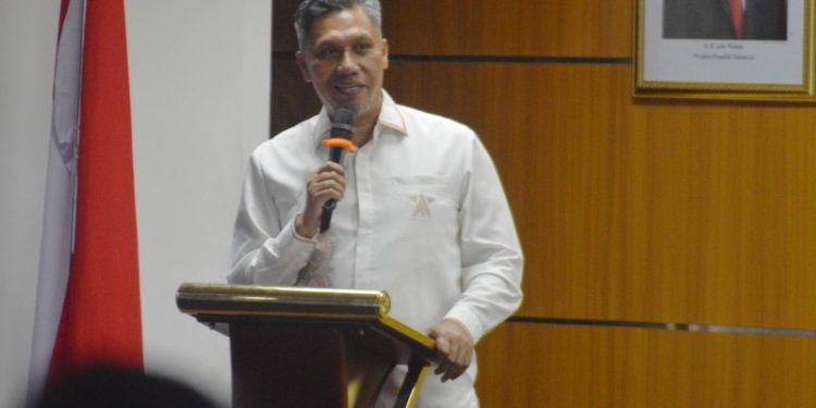 Kepala Dinas Kominfo Provinsi Gorontalo, Rifli Katili saat menghadiri kegiatan Konferprov PWI Gorontalo di Gedung Rektorat Lantai IV Universitas Negeri Gorontalo (UNG) Selasa (24/1/2023). (Foto: Putra/Gopos)