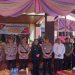 Wabup Merlan S. Uloli saat foto bersama dengan AKBP Muhammad Alli usai dilantik menjadi Kapolres Bone Bolango oleh Kapolda Gorontalo, Irjen Pol Helmy Santika, Rabu (4/1/2023). (Foto Indra/Gopos)