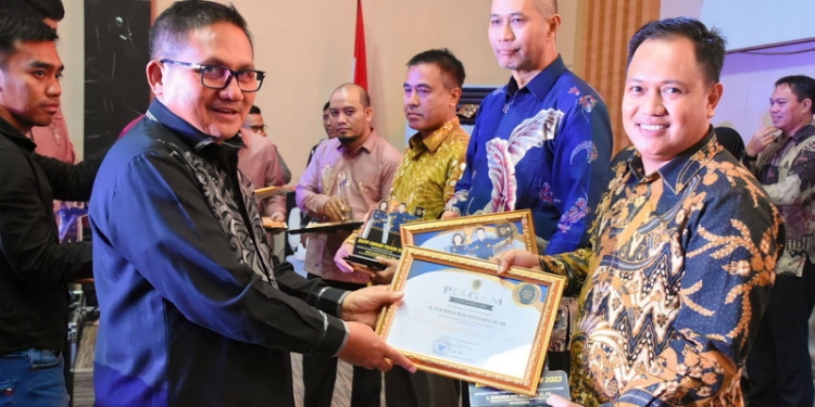 Sekretaris Dewan Perwakilan Rakyat Daerah (DPRD) Kota Gorontalo, N.R Monoarfa berhasil meraih penghargaan Nominasi Pejabat pimpinan tinggi pratama berdisiplin tinggi kategori ASN pada ajang BKPP Award 2022. 