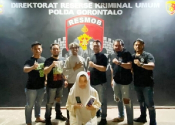 Polda Gorontalo berhasil membekuk pelaku pencurian handphone milik PC (wanita) di Desa Suka Damai Kecamatan Bulango Utara, Kabupaten Bone Bolango, Kamis (29/12/2022).