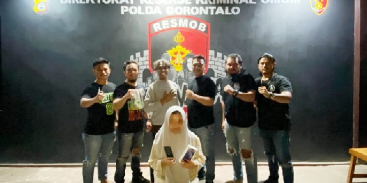 Polda Gorontalo berhasil membekuk pelaku pencurian handphone milik PC (wanita) di Desa Suka Damai Kecamatan Bulango Utara, Kabupaten Bone Bolango, Kamis (29/12/2022).