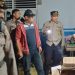 Kabag Ops Polresta Gorontalo Kota, Kompol Suharjo saat memimpin razia minuman keras di wilayah hukum Polresta Gorontalo Kota, Selasa malam (17/1/2023). (Foto.istimewa)