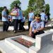 Kantor Imigrasi Kelas I TPI Gorontalo melaksanakan tabur bunga mengenang jasa para pahlawan di Hari Bakti Imigrasi ke 73 di Taman Makam Pahlawan, Kecamatan Telaga Biru, Kabupaten Bone, Selasa (24/1/2023). (Foto: Putra/Gopos)