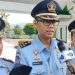 Kepala Divisi Keimigrasian Kanwil Kemenkumham Provinsi Gorontalo, Andry Indradi di Taman Makam Pahlawan, Kecamatan Telaga Biru, Kabupaten Gorontalo, Selasa (24/1/2023). (Foto: Putra/Gopos)