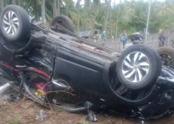 Kondisi mobil dinas camat Popayato usai terlibat kecelakaan di  Jalan Trans Desa Sulawesi Desa Moutong Barat, Sulawesi Tengah, Senin (9/1/2023). (istimewa)