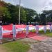 Pasukan Pengibar Bendera Pusaka (Paskibraka) Provinsi Gorontalo dan Kabupaten Bone Bolango saat membentangkan Bendera Merah Putih sepanjang 23 meter di Halaman Kantor Bupati Bone Bolango pada Peringatan Hari Patriotik 23 Januari, Senin (23/1/2023). (Foto Indra/Gopos)