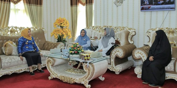 Wakil Bupati Pohuwato, Suharsi Igirisa, Menerima Kunjungan Perwosi Provinsi Gorontalo, Rabu 18/01/2023 (Istimewa)