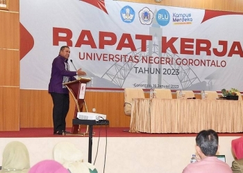 Rektor UNG, Eduart Wolok memberikan sambutan pada rapat kerja UNG tahun 2023 (Dok. UNG)