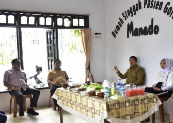 Penjabat Gubernur Gorontalo Hamka Hendra Noer meminta pasien dan keluarga yang berobat di Manado, Sulawesi Utara memanfaatkan rumah singgah yang disiapkan Pemerintqh Provinsi (Pemprov) Gorontalo. Rumah yang beralamat di Jalan Sea, Kelurahan Malalayang, Kota Manado itu ditinjau Penjagub Hamka, Sabtu (7/1/2023).