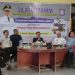 enjabat Gubernur saat berdiskusi bersama masyarakat warung kopi Pinogu, Limboto, Kabupaten Gorontalo, Kamis (5/1/2023). (Foto : Roman)