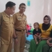 Tim dari Dinas Kesehatan Provinsi Gorontalo mendampingi penderita stunting yang dirujuk dari Desa Ibarat Kabupaten Gorontalo Utara. (Foto: Dok)