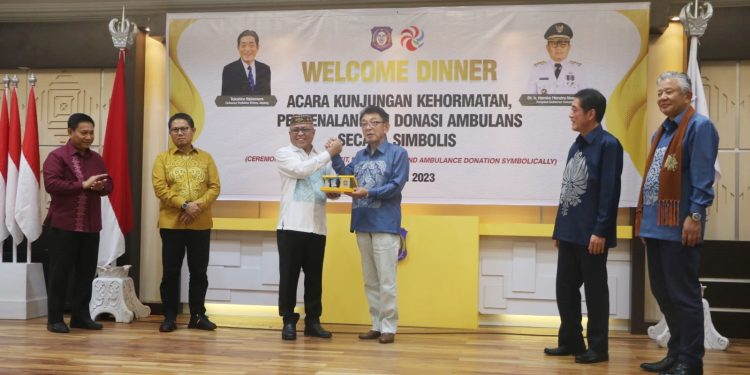 Penyambutan Gubernur Prefektur Ehime, Jepang, Tokihiro Nakamura, bersama rombongan di aula rumah jabatan Gubernur Gorontalo, Rabu (18/1/2023). (istimewa)