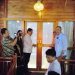 Penjabat Gubernur Gorontalo, Hamka Hendra Noer didampingi Bupati Bone Bolango, Hamim Pou saat pengguntingan pita pada Grand Openning Celebration Shava Beach Resort, Jumat (20/1/2023). (Foto Indra/Gopos)