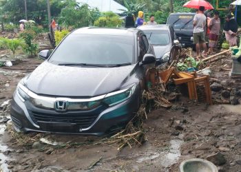 Kondisi jalan Trans Sulawesi yang putus akibat longsor di Wilayah Sumalata (istimewa)