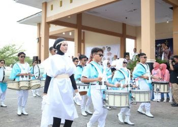 Salah satu tim saat mengikuti Pembukaan Centre Point Marching dan Drumband di Alun-Alun Bone Bolango, Rabu (25/1/2023). (Foto Onal Idrus)