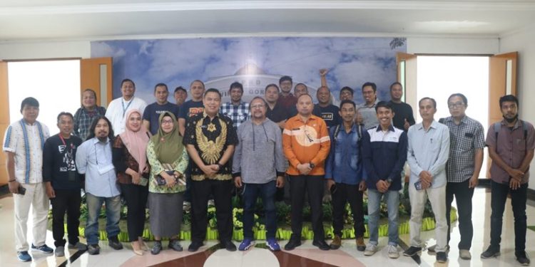 Silaturahmi Sekretaris DPRD Provinsi Gorontalo, Sudarman Samad dengan pimpinan media Gorontalo, Jumat (27/1/2023) (istimewa)