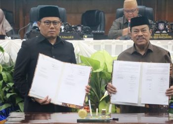 Pengesahan rancangan peraturan daerah (Ranperda) tentang pengelolaan keuangan daerah melalui rapat paripurna dewan, Senin (30/1/2023) (istimewa)