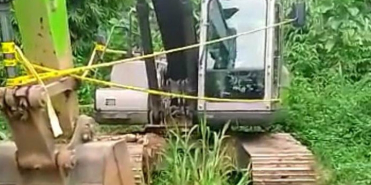 Sebuah alat berat yang disita Polres Boalemo dari kawasan Hutan Nantu, Desa Saritani, Boalemo.(istimewa)