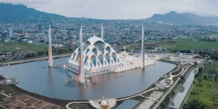 Masjid Raya Al Jabbar, Bandung, Jawa Barat. Foto: Instagram @masjidrayaaljabbar