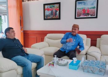 Ketua DPRD Bone Bolango, Halid Tangahu melakukan kunjungan kerja di DPRD Kota Kotamobagu, Selasa (31/1/2023). (Foto: Istimewa)