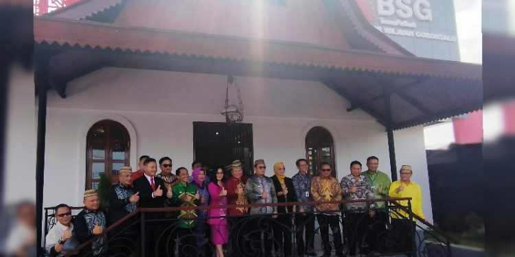 Kehadiran Kantor Wilayah (Kanwil) Bank SulutGo (BSG) Gorontalo menjadi wujud peningkatan ekonomi di daerah. Kantor Wilayah BSG yang terletak di Jalan Panjaitan Kota Gorontalo ini baru diresmikan, Jumat (3/2/2023). (Foto: Putra/Gopos)