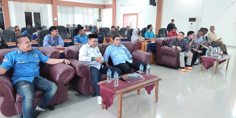 Anggota DPRD Kabupaten Bone Bolango, Robi Hunawa meminta Komite Nasional Pemuda Indonesia (KNPI) Bone Bolango agar memberikan kontribusi untuk daerah.