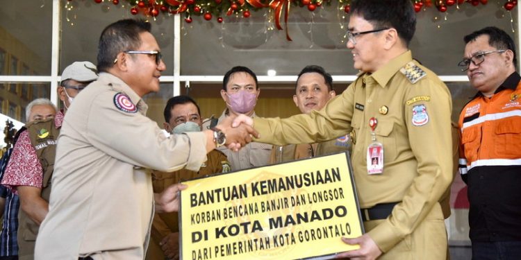 Pemkot Gorontalo Serahkan Bantuan Kemanusiaan ke Wali Kota Manado