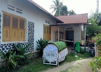 Seorang Warga di Kelurahan Padebuolo, Kecamatan Kota Timur, Kota Gorontalo ditemukan tewas di kediaman pribadinya, Jumat (10/2/2023). (Foto: Sari/Gopos)