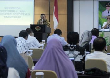 Wakil Bupati Gorontalo, Hendra S. Hemeto Melaksanakan pembukaan Workshop Penyusunan Laporan Penyelenggaraan Pemerintahan Daerah (LPPD) Kabupaten Gorontalo Tahun 2022, di Hotel Grand Puri Manado, Provinsi Sulawesi Utara, Senin (13/02/2023).