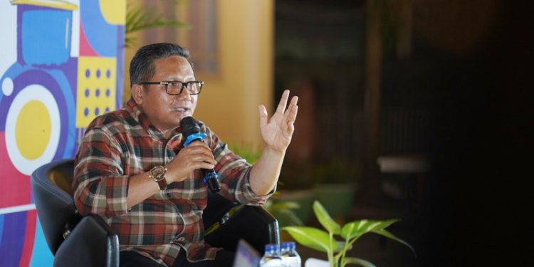 Wali Kota Gorontalo, Marten Taha saat memberikan arahan di Konsultasi publik Rancangan Awal Rencana Kerja Pemerintah daerah (RKPD) Kota Gorontalo Tahun 2024, Senin (13/2/2023). (Foto: Humas)