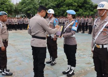 Kepolisian Resor Gorontalo kembali menggelar Upacara Pemberhentian Tidak Dengan Hormat (PTDH) dari dinas Polri kepada salah satu anggotanya berinisial Brigpol (YS) alias Yos, Jum’at (17/02/2023).