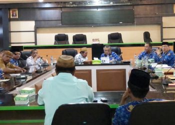 Wakil Bupati Gorontalo, Hendra Hemeto saat menghadiri Rapat Persiapan STQH di Ruangan Kantor Bupati Senin (20/02/2023) (Foto: dela)