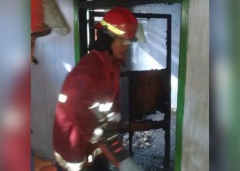 Ditinggal pemiliknya, Satu Rumah di Kelurahan Kayubulan Kecamatan Limboto, Kabupaten Gorontalo hampir ludes terbakar pada Selasa siang (21/2/2023), pukul 11.00 Wita.