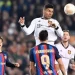Gelandang Manchester United Casemiro menyundul bola selama pertandingan sepak bola leg pertama babak 32 besar Liga Eropa UEFA antara FC Barcelona dan Manchester United di stadion Camp Nou di Barcelona, pada 16 Februari 2023. Pau BARRENA / AFP
