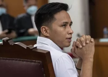Mantan ajudan Ferdy Sambo, Richard Eliezer atau Bharada E, divonis tahun penjara di kasus pembunuhan berencana Brigadir Yosua yang dibacakan majelis hakim di PN Jaksel. [ANTARA/Suara.com]