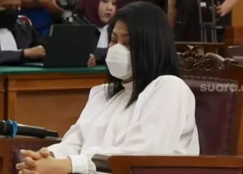 Putri Candrawathi di ruang sidang PN Jakarta Selatan. (Suara.com)