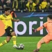 Penyerang Dortmund Karim Adeyemi (kiri) sesaat sebelum mencetak gol ke gawang Chelsea yang dikawal kiper Kepa Arrizabalaga dalam pertandingan babak 16 besar Liga Champions di Signal Iduna Park pada 16 Februari 2023. ANATAR/AFP/INA FASSBENDER
