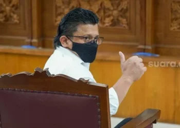 Terdakwa kasus pembunuhan Brigadir Yosua Hutabarat, Ferdy Sambo hadir untuk mengikuti sidang putusan di Pengadilan Negeri Jakarta Selatan, Senin (13/2/2023). [Suara.com]