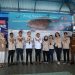 Bupati Hamim Pou didampingi Kepala BPJS Ketenagakerjaan Cabang Gorontalo, Arif Budiman saat foto bersama dengan pengelola Objek Wisata Hiu Paus dan Pemerintah Kecamatan Kabila Bone, Senin (27/2/2023). (Foto Sandi/Diskominfo)