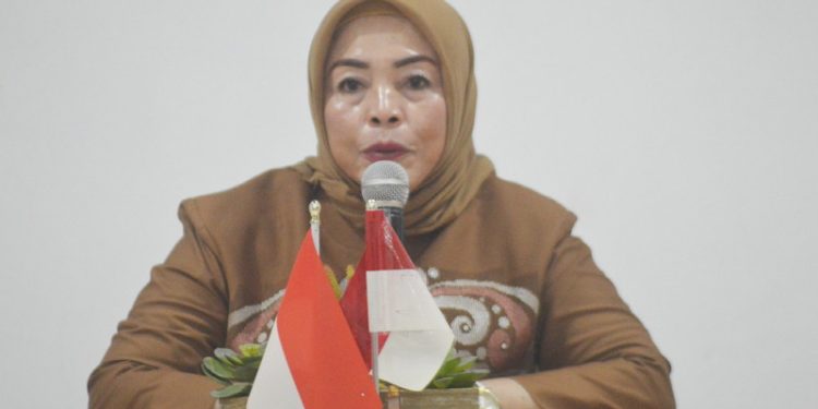 Sekertaris Dewan Kabupaten Bone Bolango, Mery Ngadju. (Foto: Putra/Gopos)