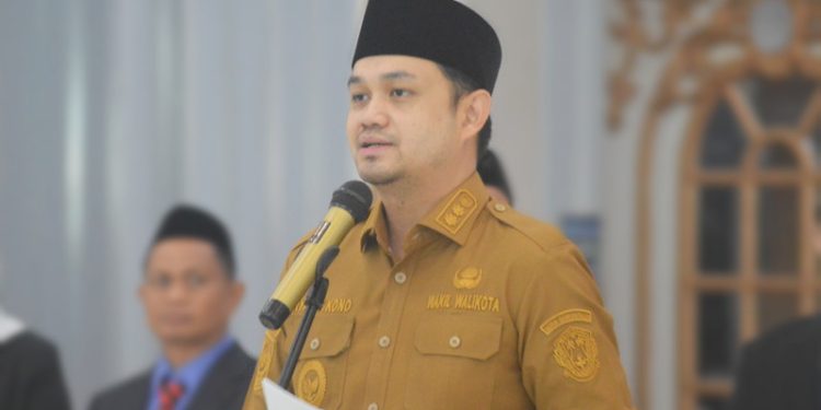 Wakil Wali Kota Gorontalo, Ryan Kono berharap Panitia Pengawas Pemilu (Panwaslu) Kelurahan Se-Kota Gorontalo agar menjunjung tinggi Demokrasi. (Foto: Putra/Gopos)