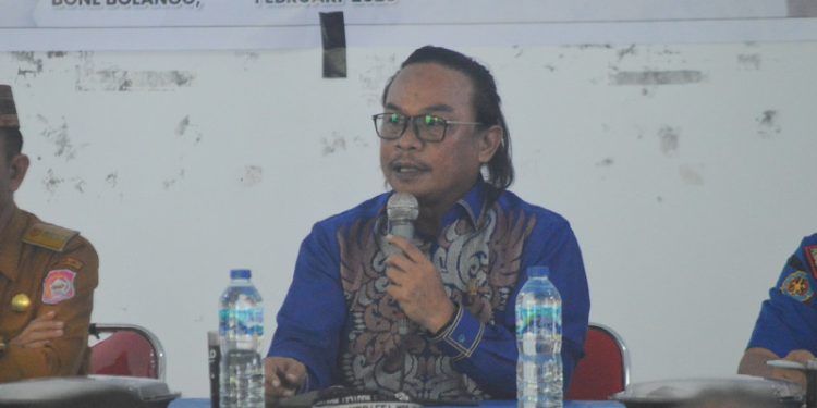 Ketua Komisi I DPRD Bone Bolango, Faisal Mohie menekankan pentingnya Peraturan Daerah (Perda) Hewan Lepas dan Minuman Keras (Miras). (Foto: Putra/Gopos)