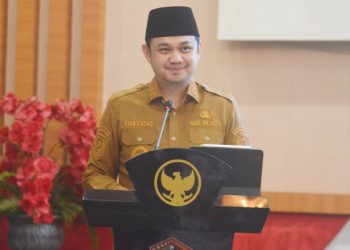 Wakil Wali Kota Gorontalo, Ryan Kono saat memberikan sambutan di kegiatan pembukaan PKL Mahasiswa Poltekes Kemenkes Gorontalo Mahasiswa Diploma D3 di BYL, Kota Gorontalo, Senin (6/2/2023). (Foto: Putra/Gopos)