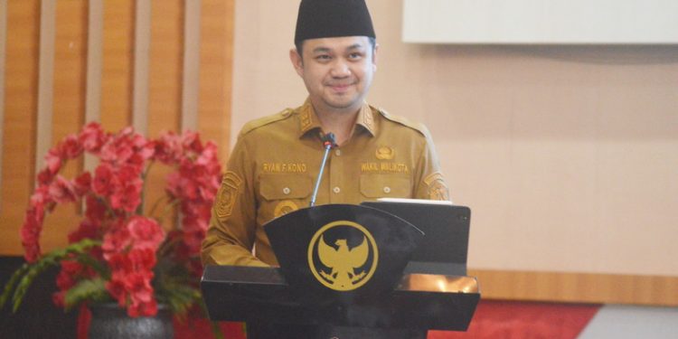 Wakil Wali Kota Gorontalo, Ryan Kono saat memberikan sambutan di kegiatan pembukaan PKL Mahasiswa Poltekes Kemenkes Gorontalo Mahasiswa Diploma D3 di BYL, Kota Gorontalo, Senin (6/2/2023). (Foto: Putra/Gopos)